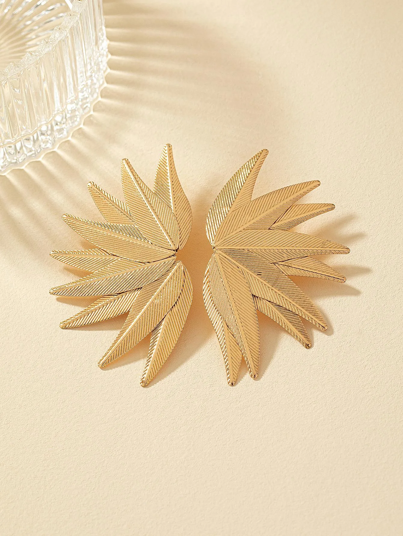 2pcs Leaf Design Stud Earrings